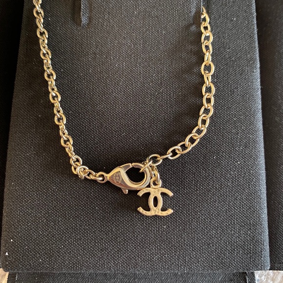 ‼️SOLD‼️Chanel NWT Crystal and Pearl CC Necklace G - Picture 5 of 10